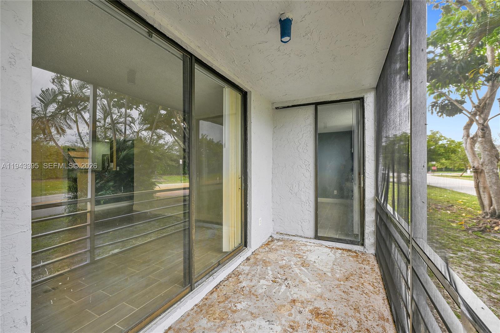 SOMERSET AT LAUDERDALE LA - Residential