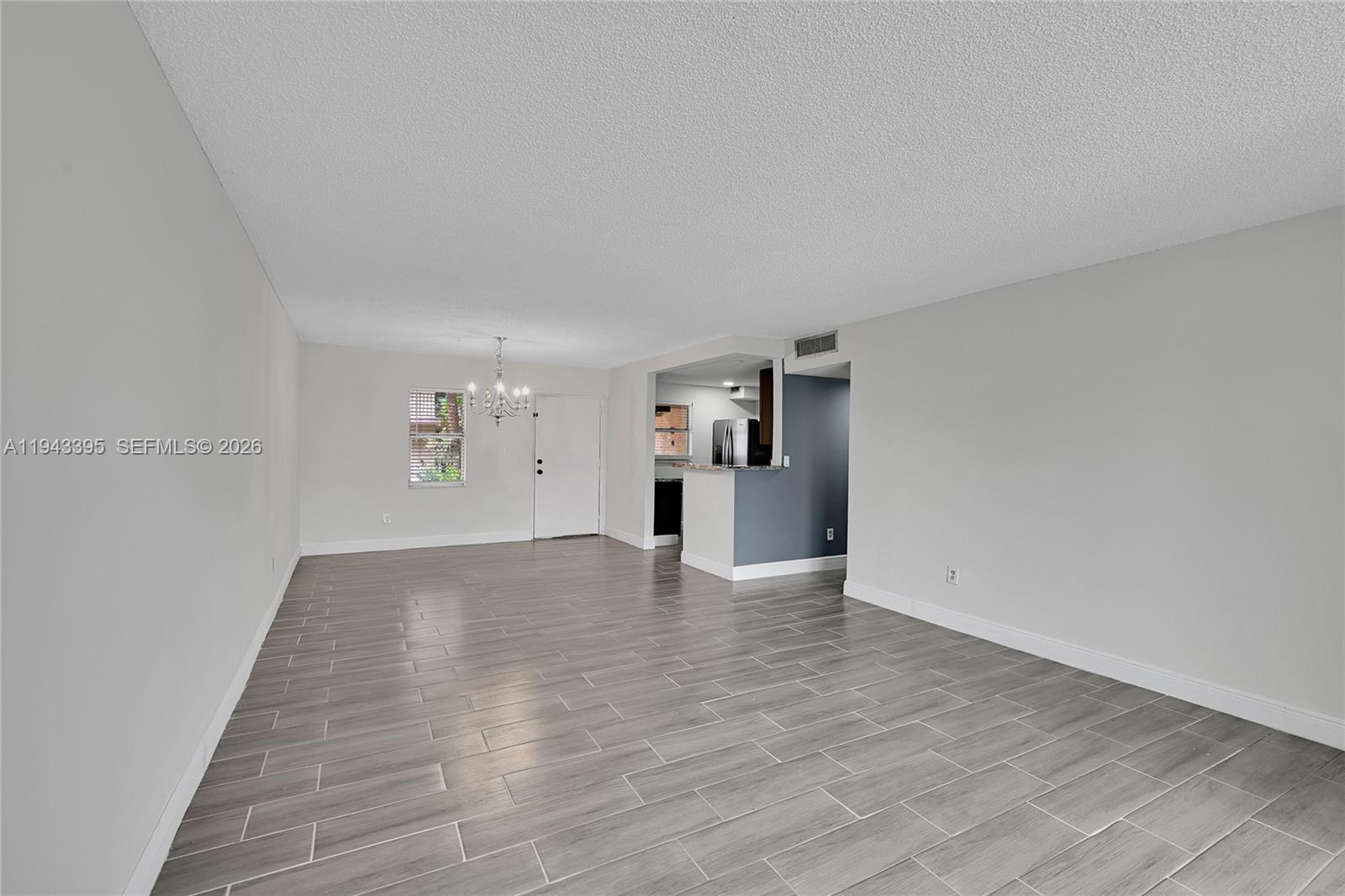 SOMERSET AT LAUDERDALE LA - Residential