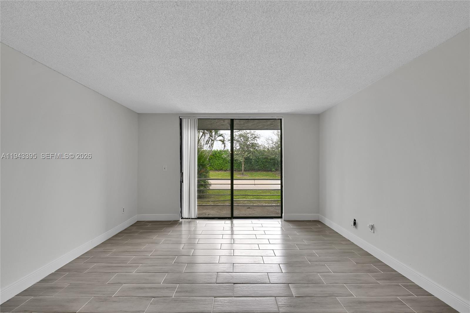 SOMERSET AT LAUDERDALE LA - Residential