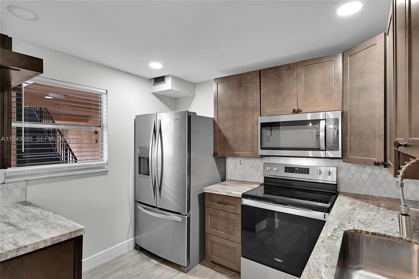 SOMERSET AT LAUDERDALE LA - Residential