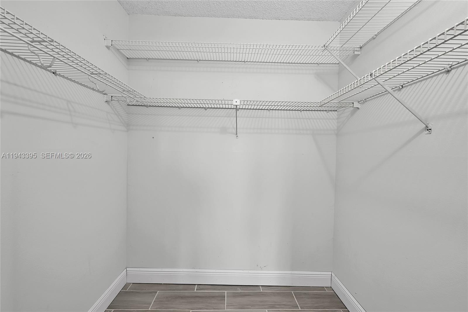 SOMERSET AT LAUDERDALE LA - Residential