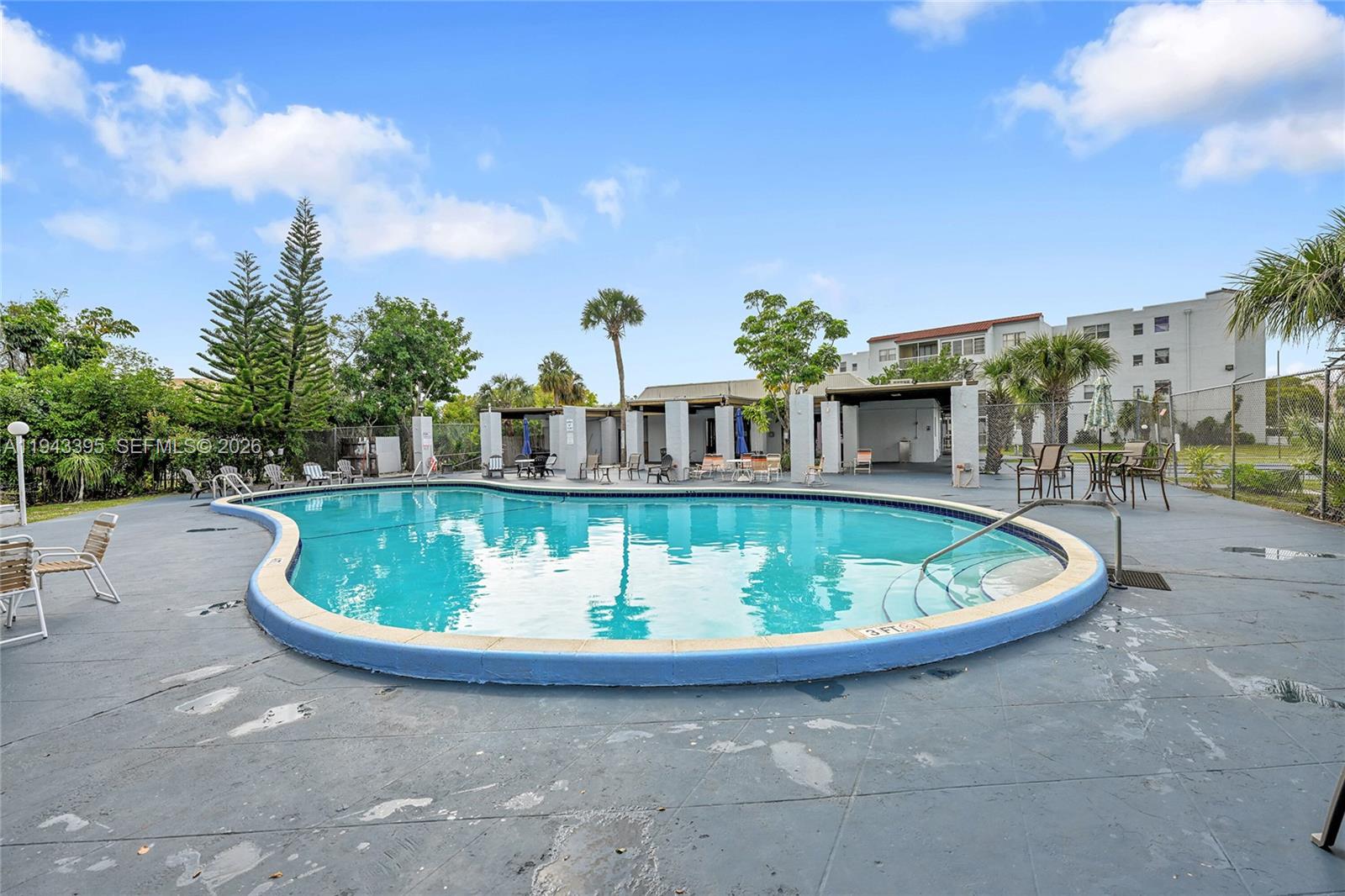 SOMERSET AT LAUDERDALE LA - Residential