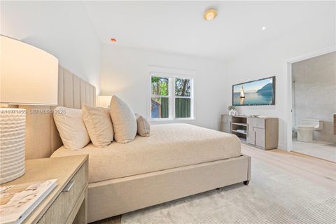 Tiny photo for 178 NE 45th St, Miami, FL 33137 (MLS # A11971455)