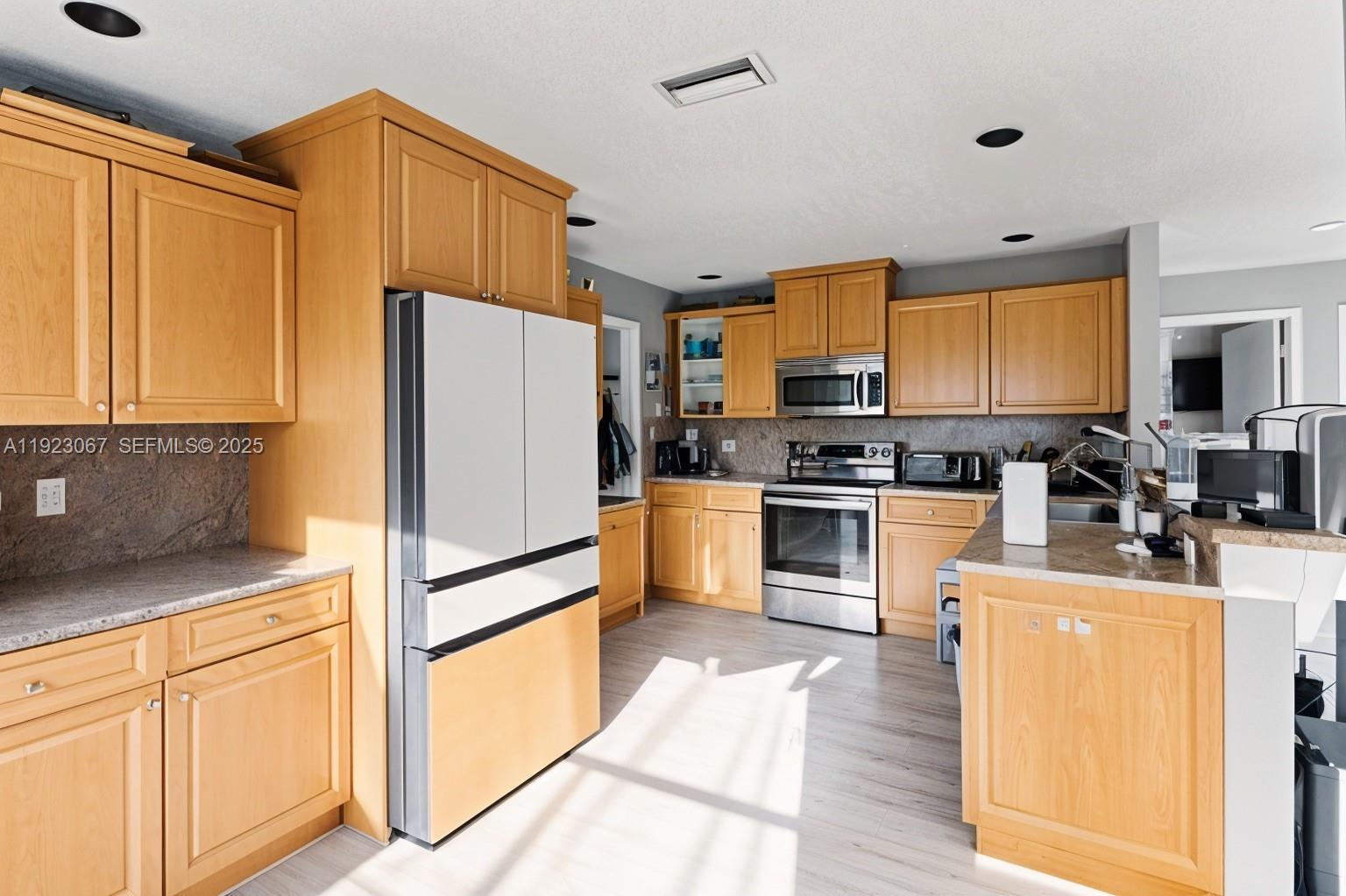 HOLIDAY SPRINGS EAST - Residential