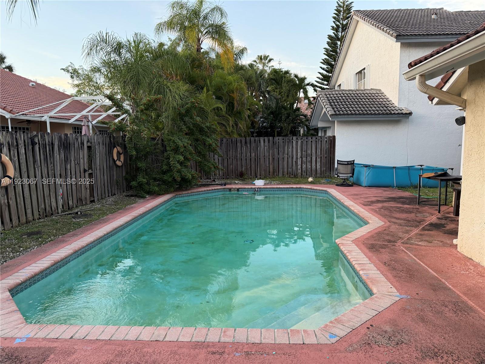 HOLIDAY SPRINGS EAST - Residential