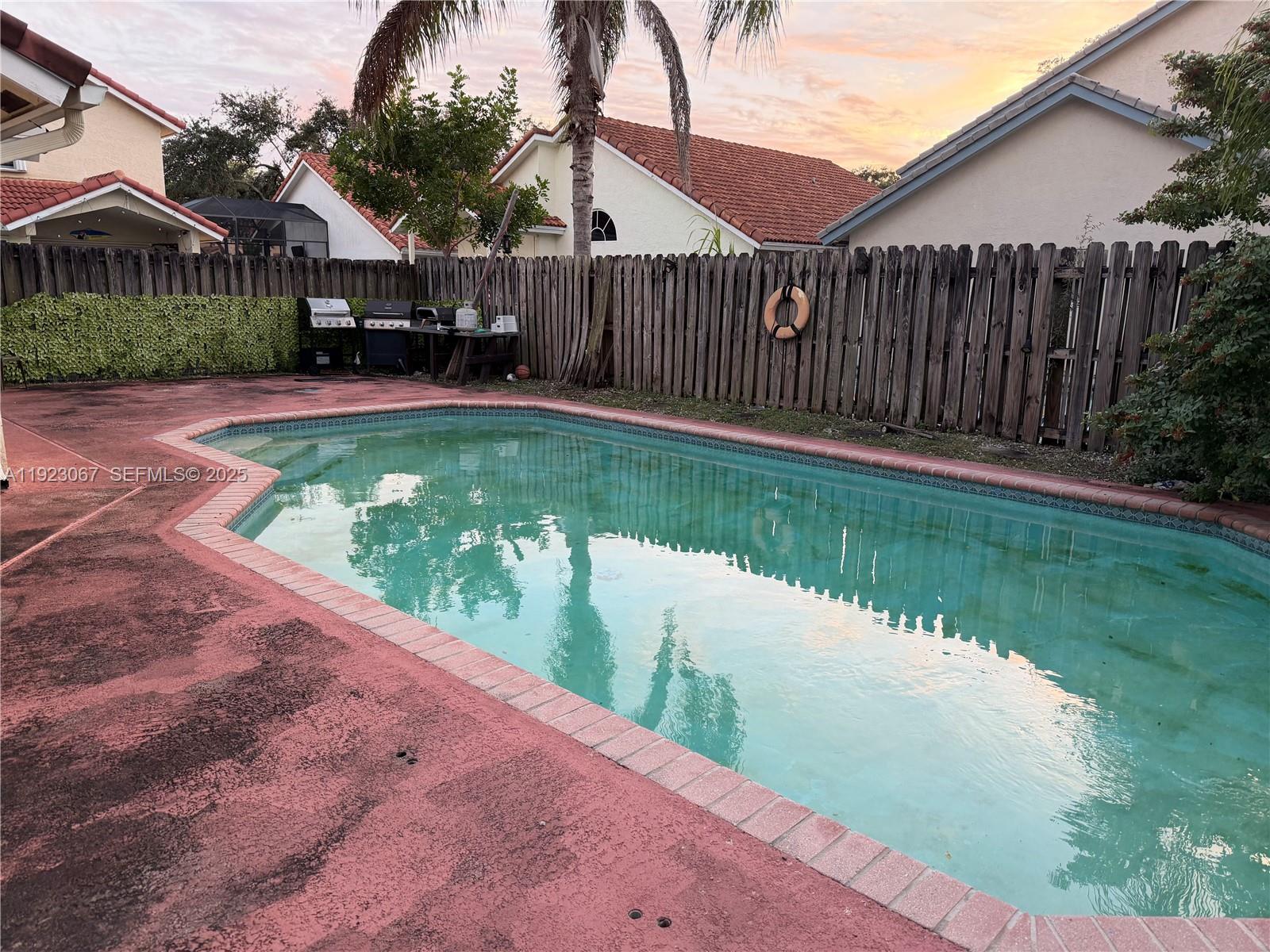 HOLIDAY SPRINGS EAST - Residential