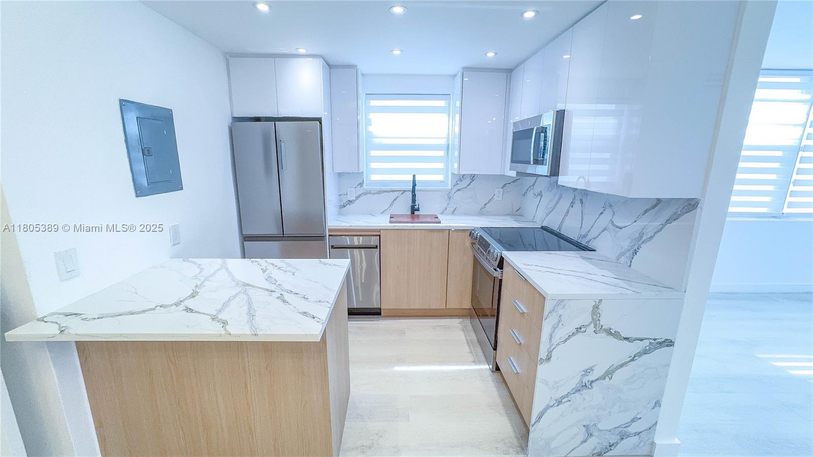 701 Collins Ave 1F