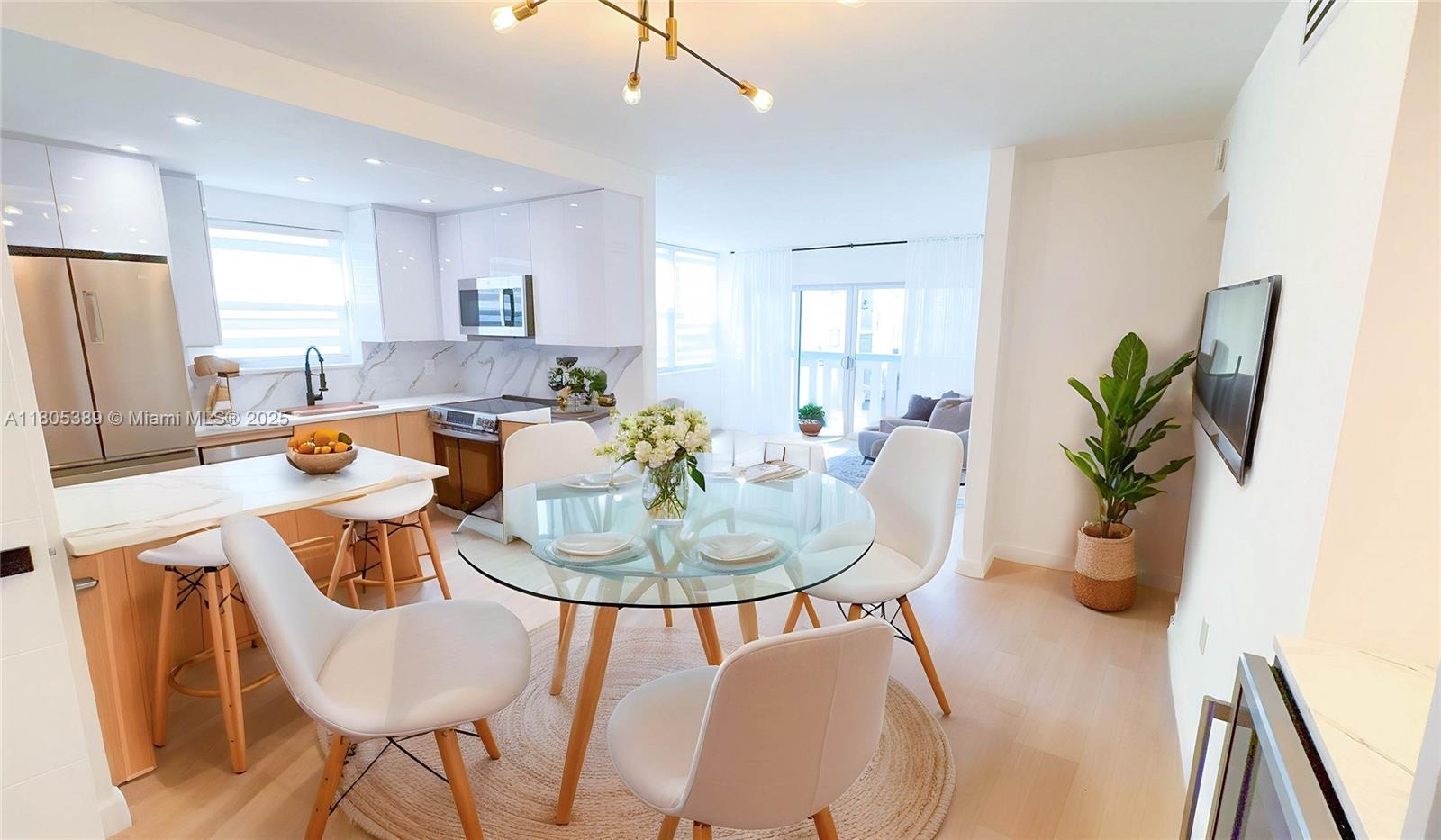 701 Collins Ave 1F