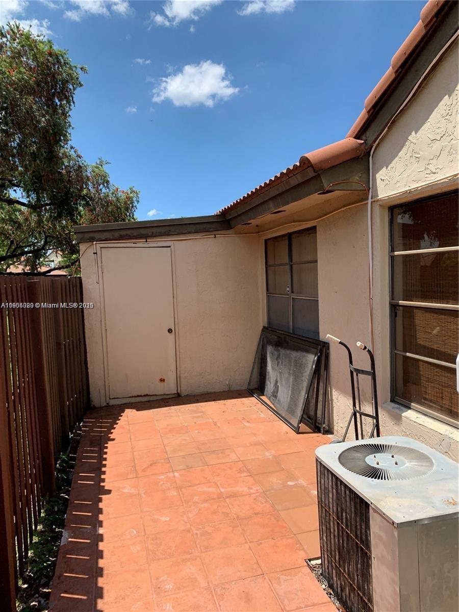 LAKES MEADOW VILG HOMES C - Residential Lease