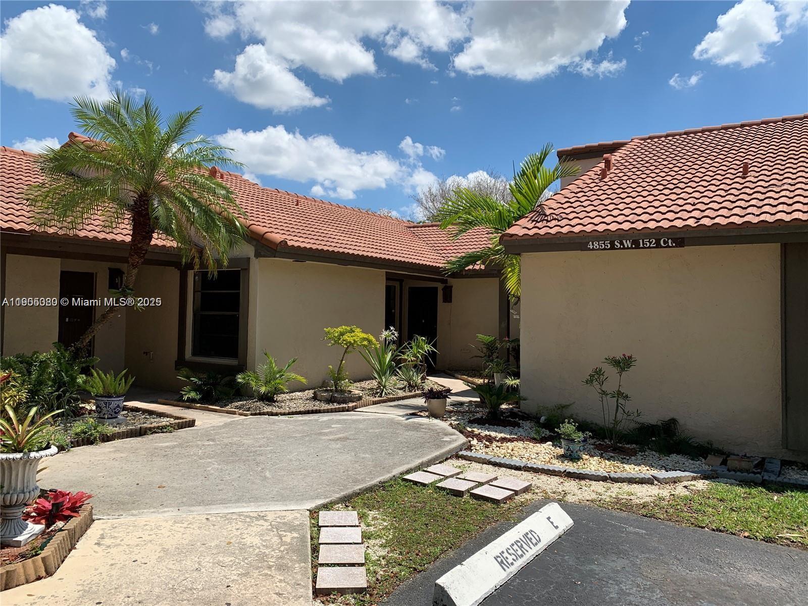 LAKES MEADOW VILG HOMES C - Residential Lease