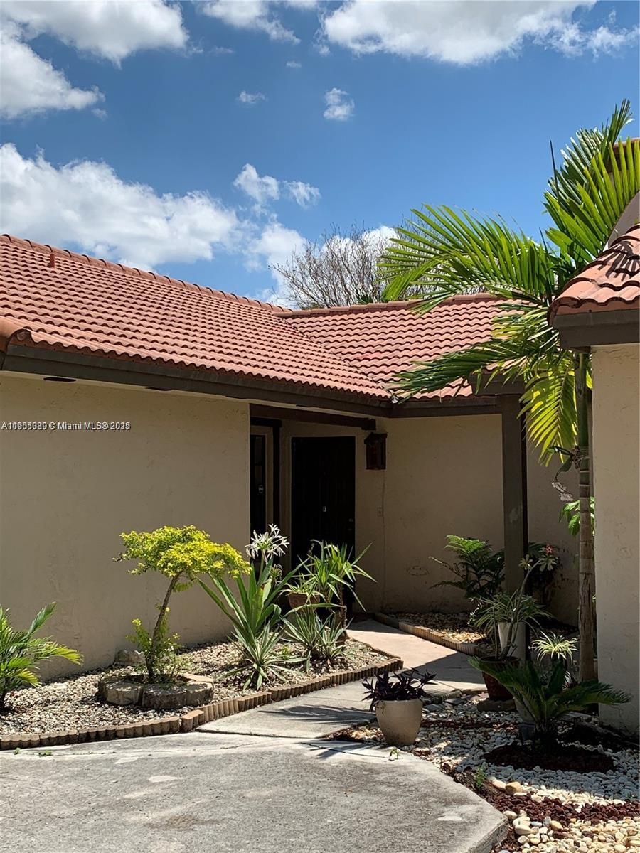 LAKES MEADOW VILG HOMES C - Residential Lease