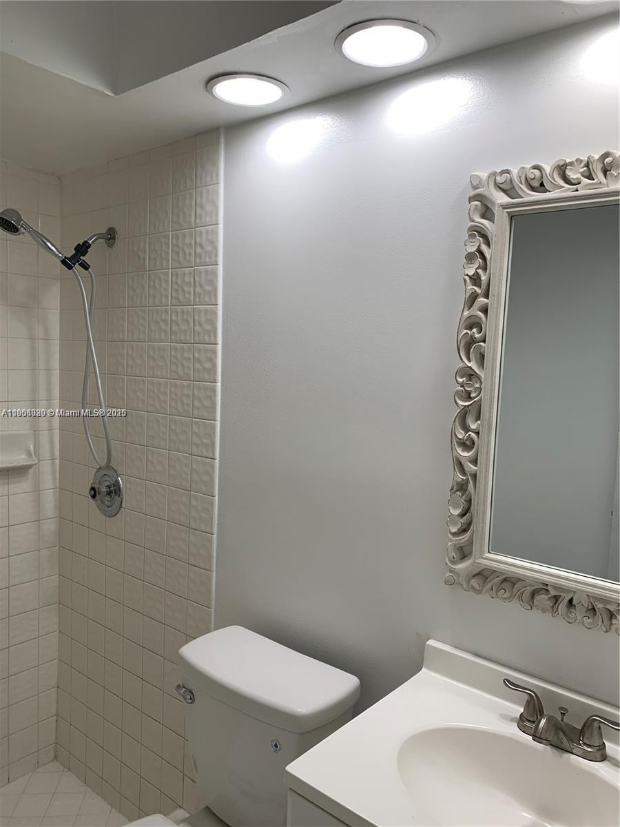 LAKES MEADOW VILG HOMES C - Residential Lease