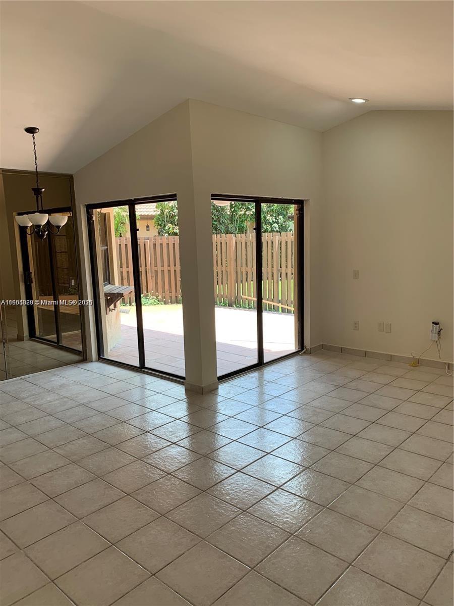 LAKES MEADOW VILG HOMES C - Residential Lease