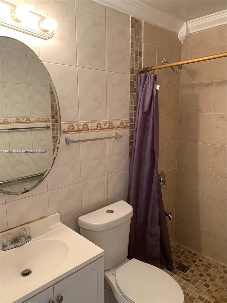 LAKES MEADOW VILG HOMES C - Residential Lease