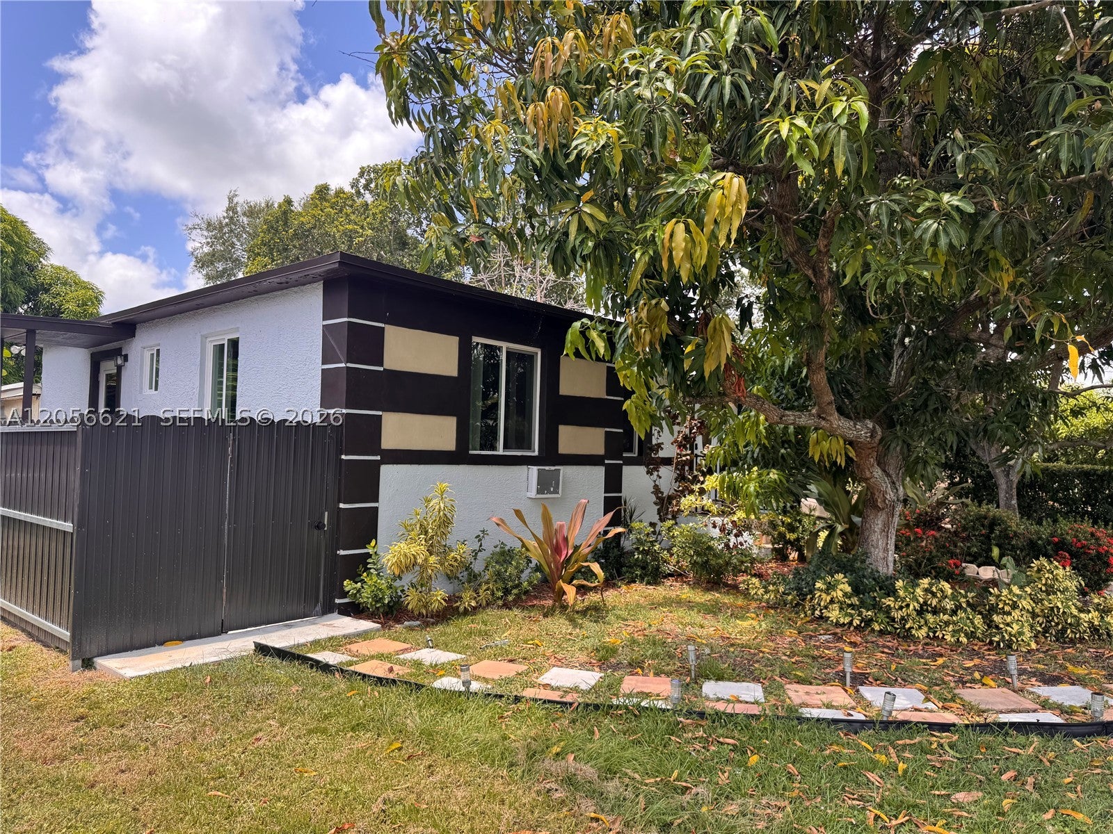 940 NE 155th Ter 940