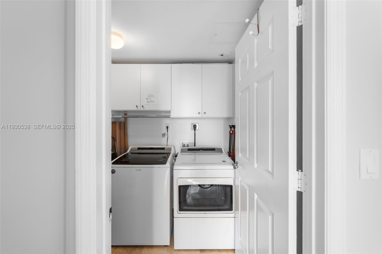 DUO CONDOMINIUM EAST - Residential