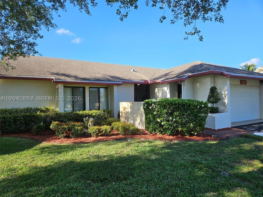 Photo of 10301 Greenbriar Ct, Boca Raton, FL 33498 (MLS # A12042057)