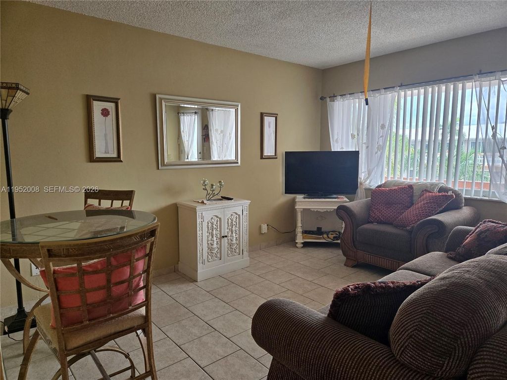 Photo of 900 SW 11th Ave #12A, Hallandale Beach, FL 33009 (MLS # A11952008)