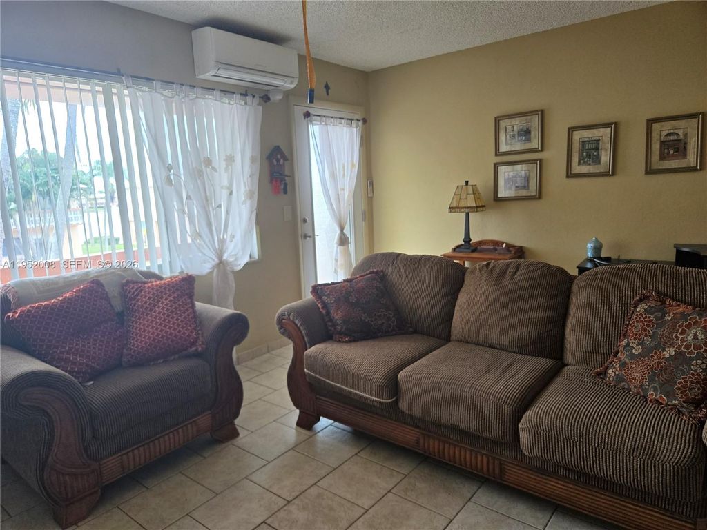 Photo of 900 SW 11th Ave #12A, Hallandale Beach, FL 33009 (MLS # A11952008)
