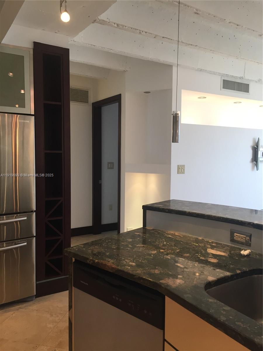 BRICKELL BAY TOWER CONDO - Residential Lease
