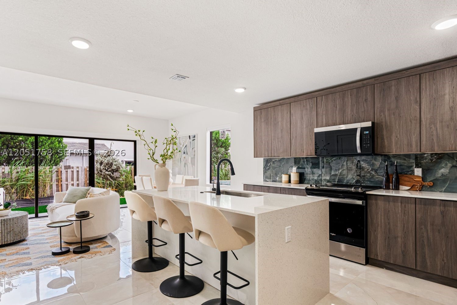 536 NW 14 CT
