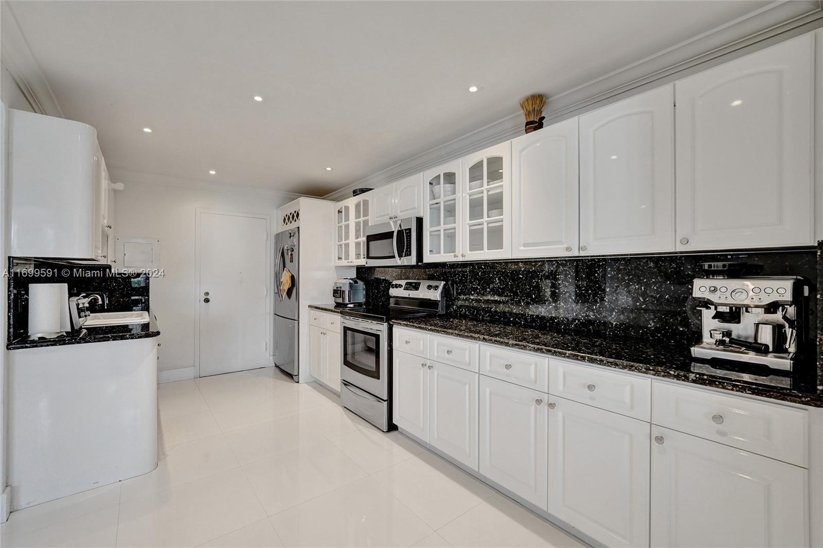 LA MER ESTATES WEST CONDO - Residential