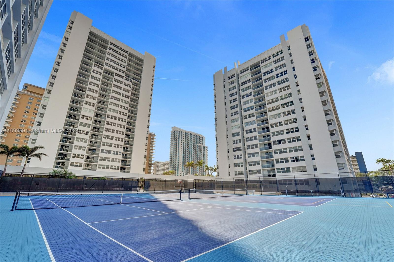 LA MER ESTATES WEST CONDO - Residential