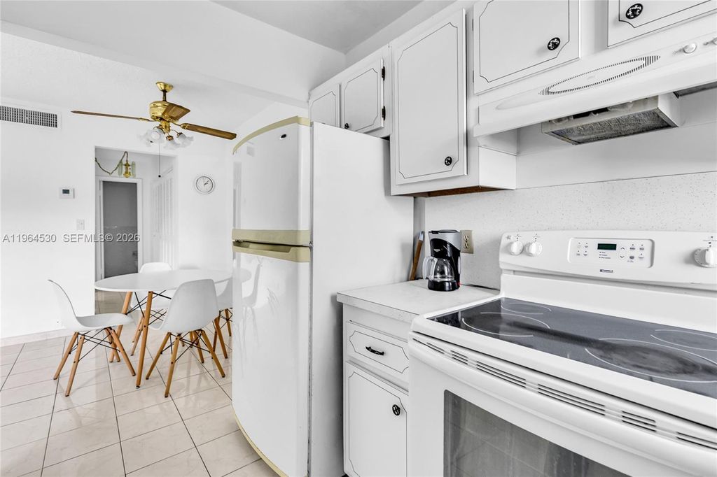 Photo of 714 NE 10th St #307, Hallandale Beach, FL 33009 (MLS # A11964530)