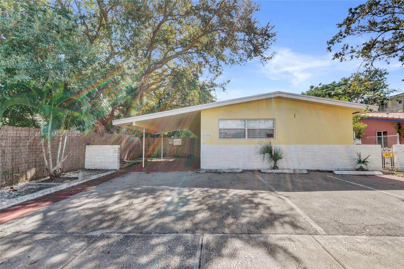 EVERGLADE LAND SALES CO - Residential Lease