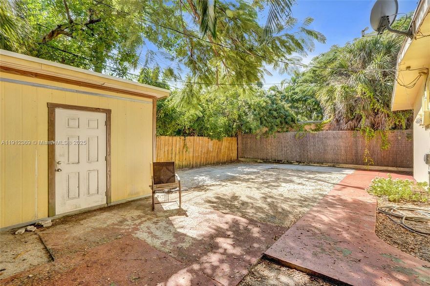 This charming 2 bed / 2 bath front unit at 720 SE 15th St #1 puts you right in the heart of Fort Lauderdale — just minutes from Las Olas, downtown, and the beach. Enjoy a bright, open layout, easy parking, and a pet-friendly vibe that feels like home.