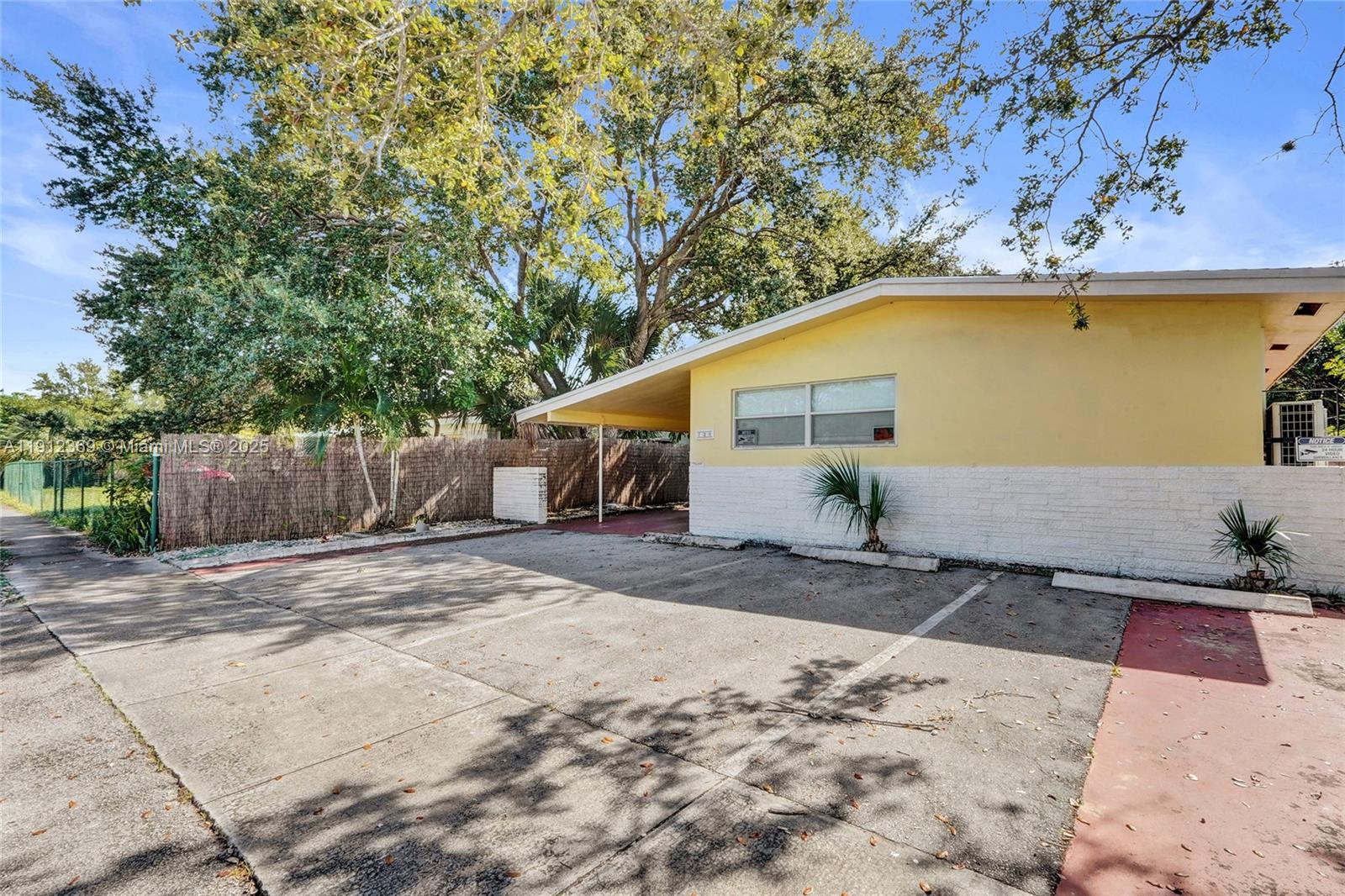 EVERGLADE LAND SALES CO - Residential Lease