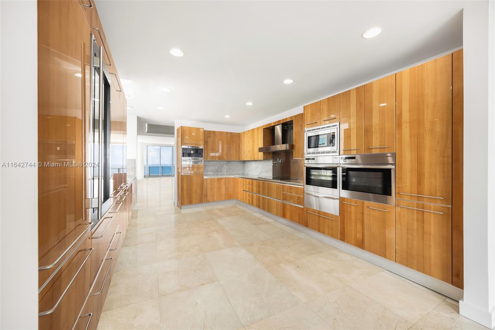 GROVENOR HOUSE CONDO - Residential