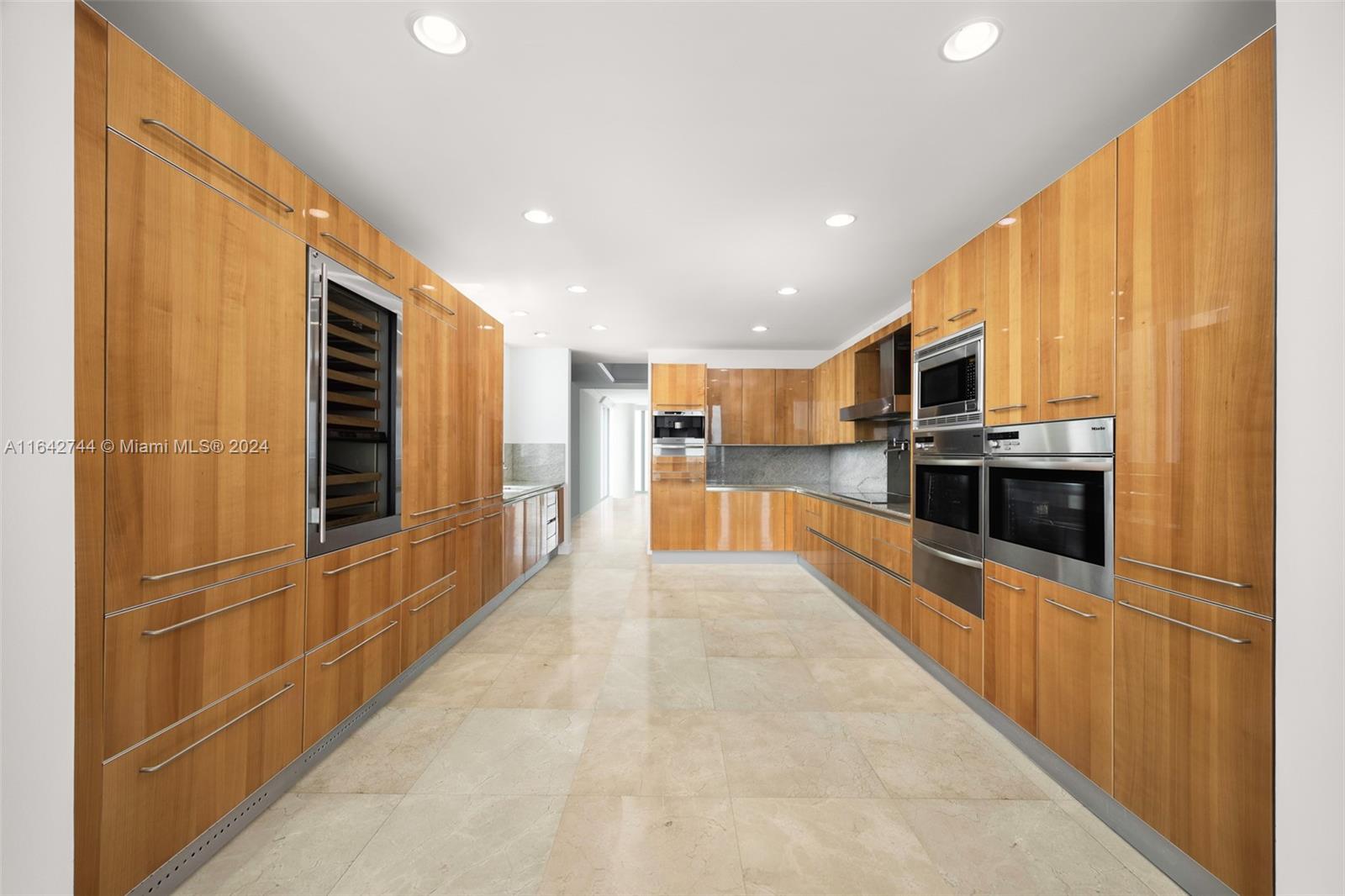 GROVENOR HOUSE CONDO - Residential