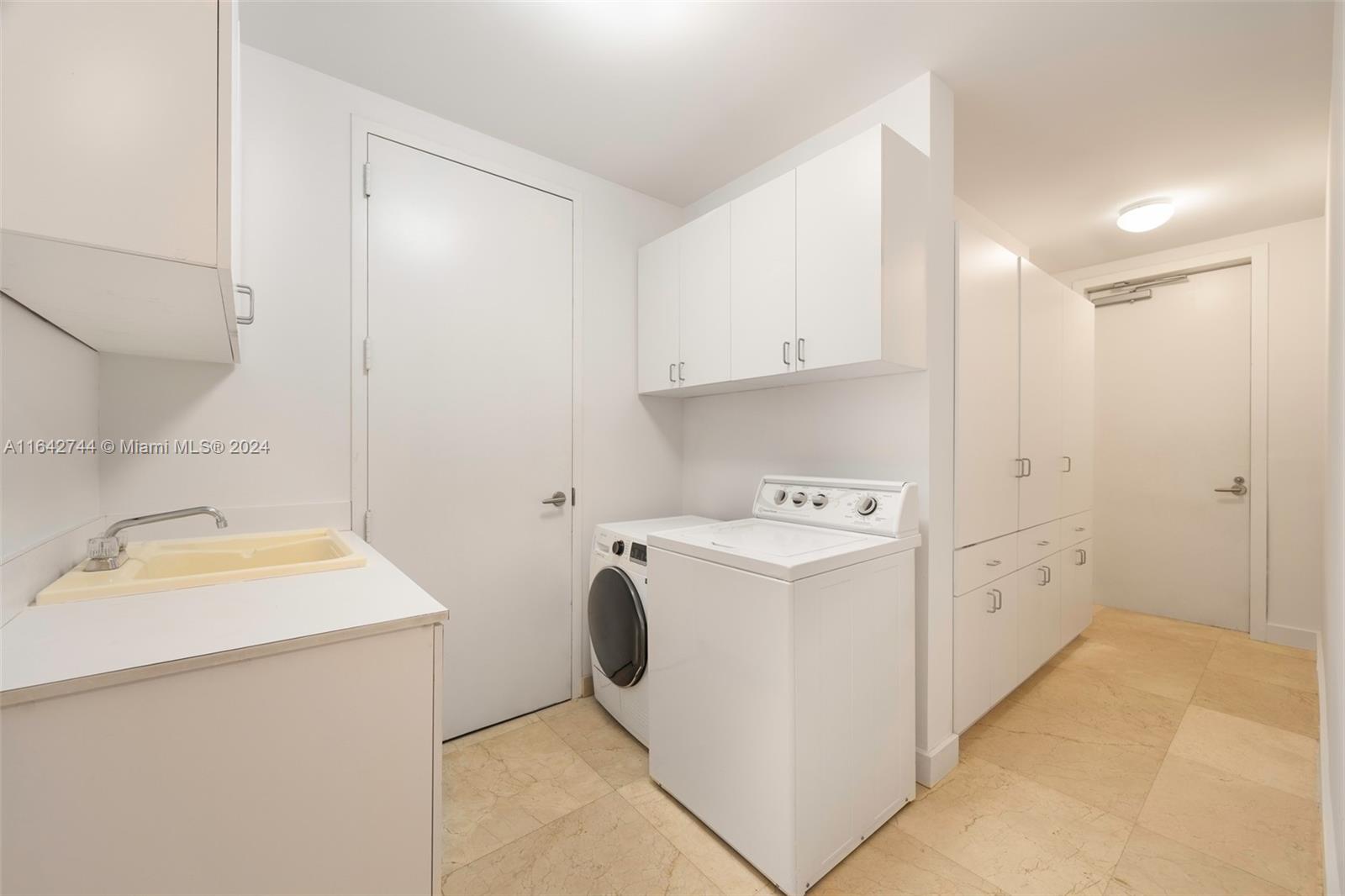 GROVENOR HOUSE CONDO - Residential