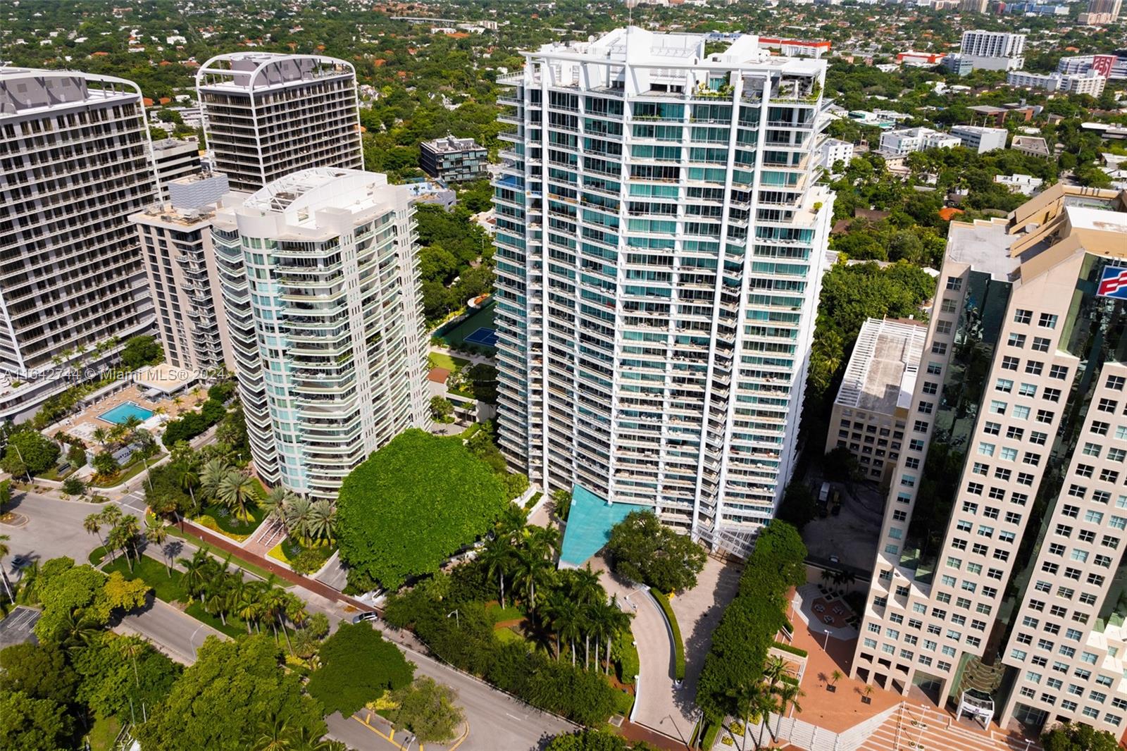 GROVENOR HOUSE CONDO - Residential