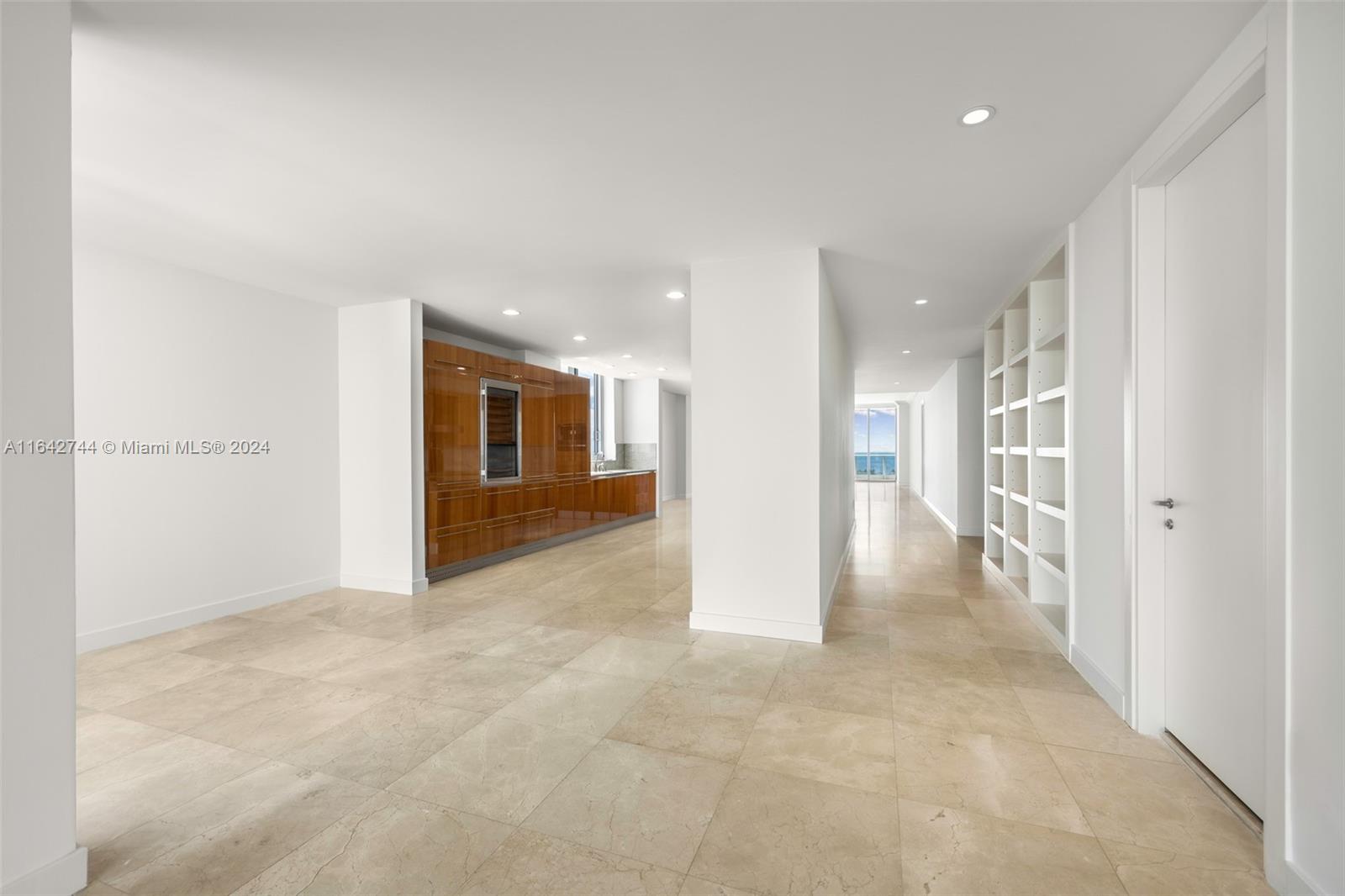 GROVENOR HOUSE CONDO - Residential