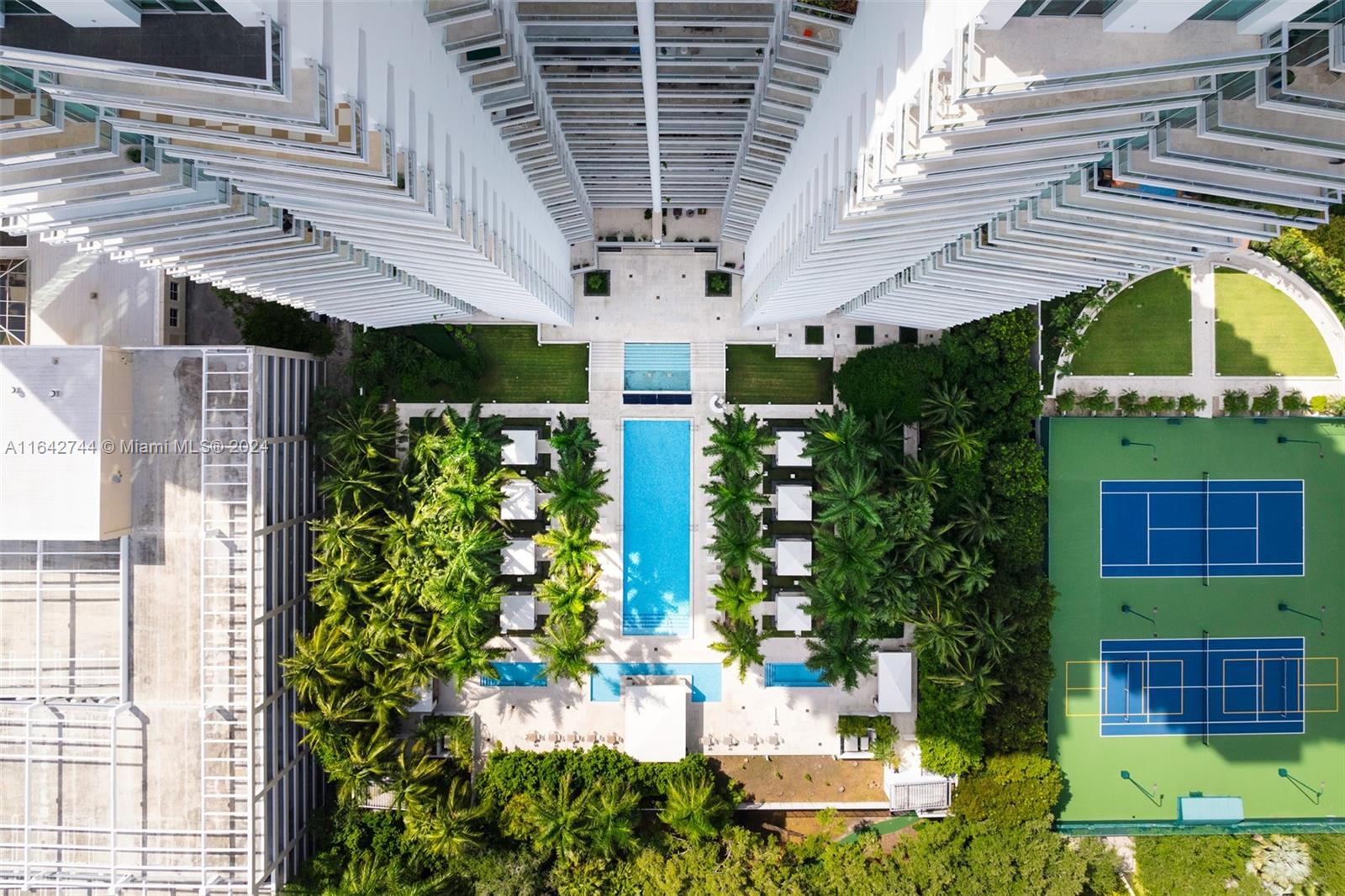 GROVENOR HOUSE CONDO - Residential