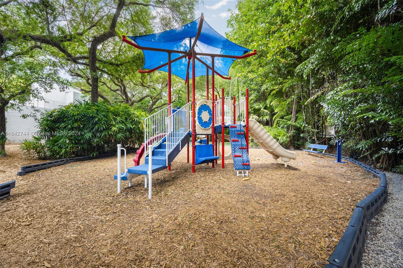 GROVENOR HOUSE CONDO - Residential