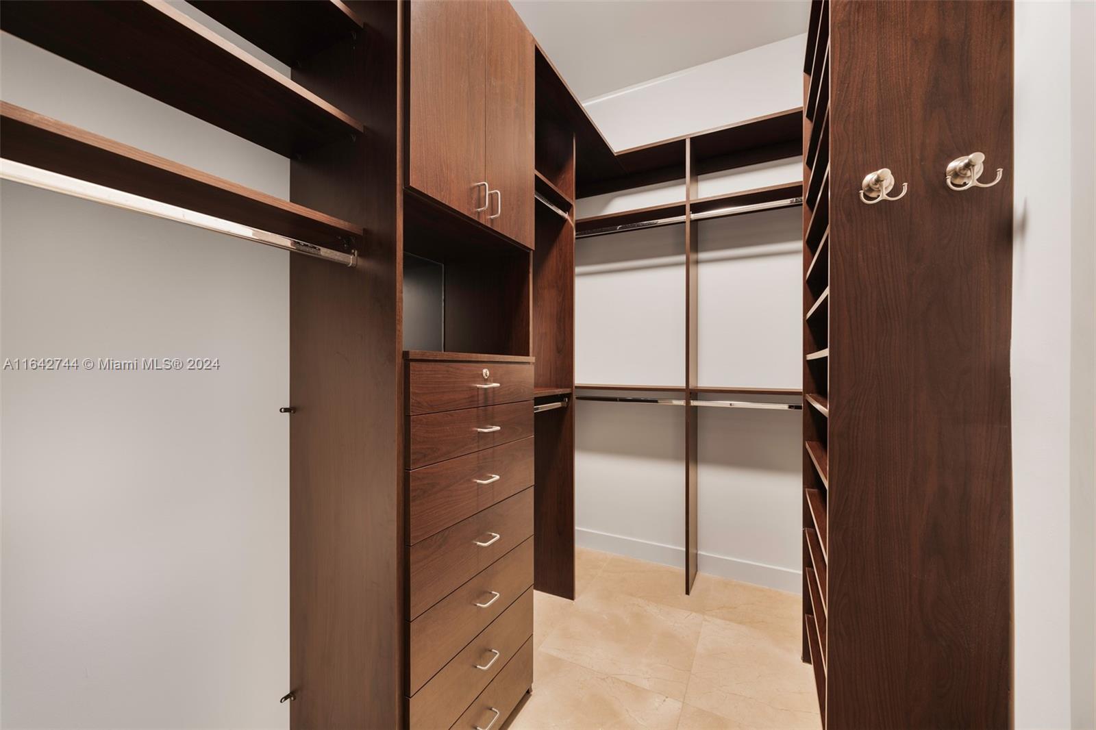 GROVENOR HOUSE CONDO - Residential