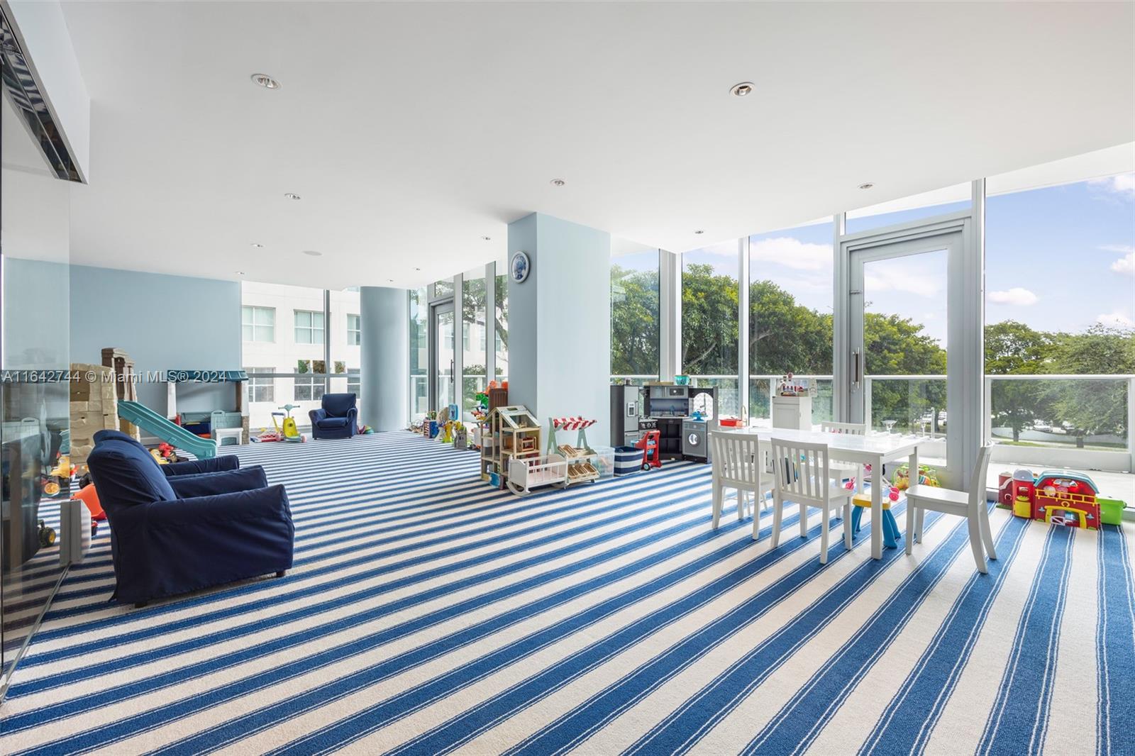 GROVENOR HOUSE CONDO - Residential