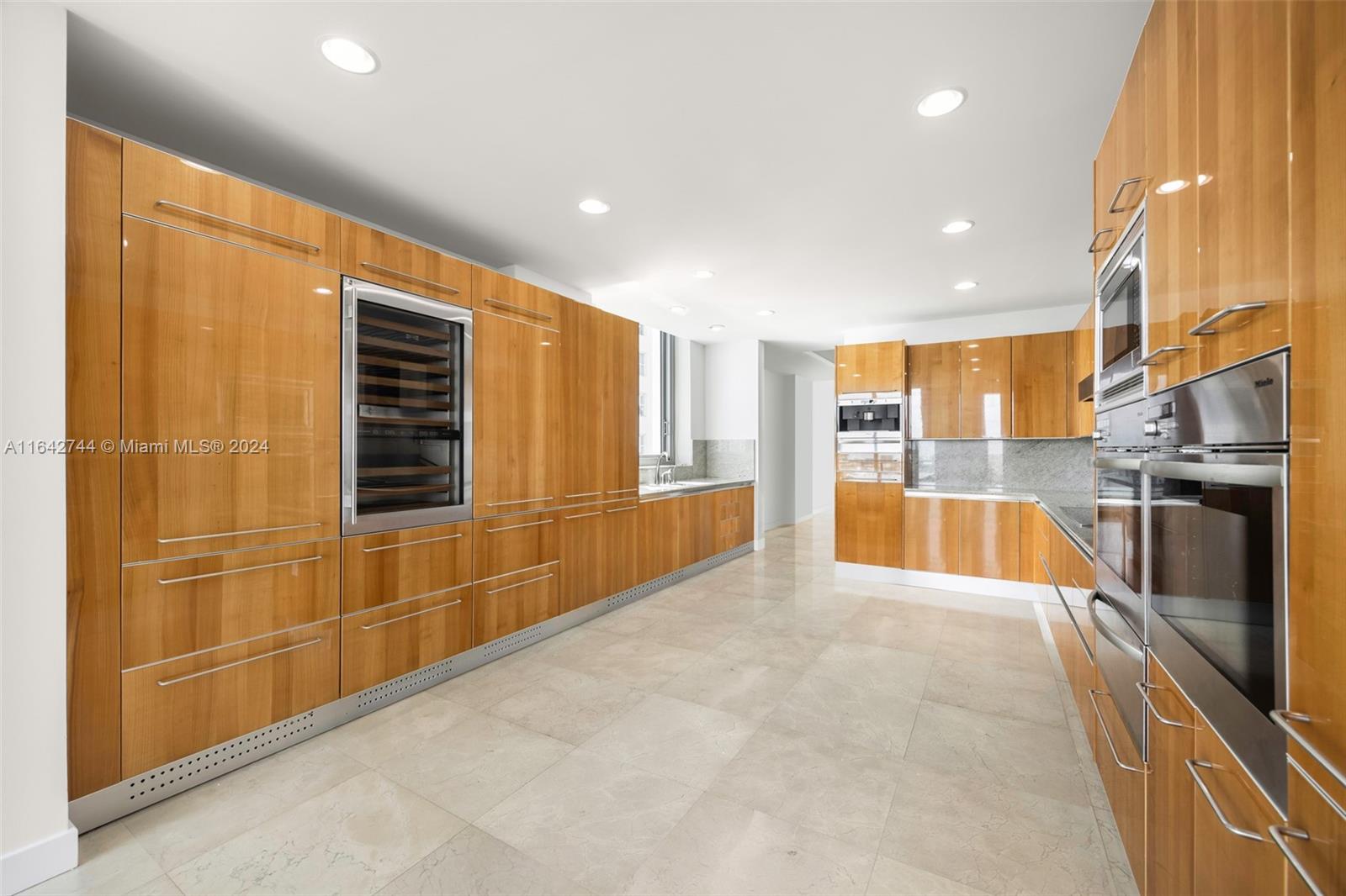 GROVENOR HOUSE CONDO - Residential