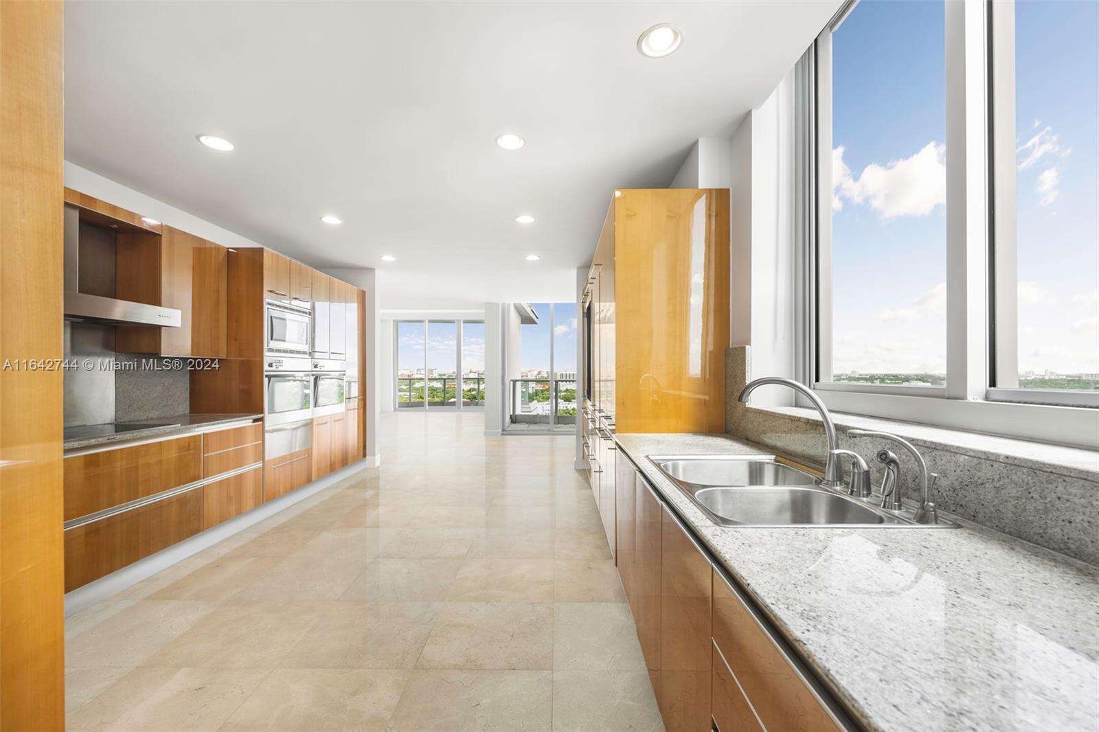 GROVENOR HOUSE CONDO - Residential