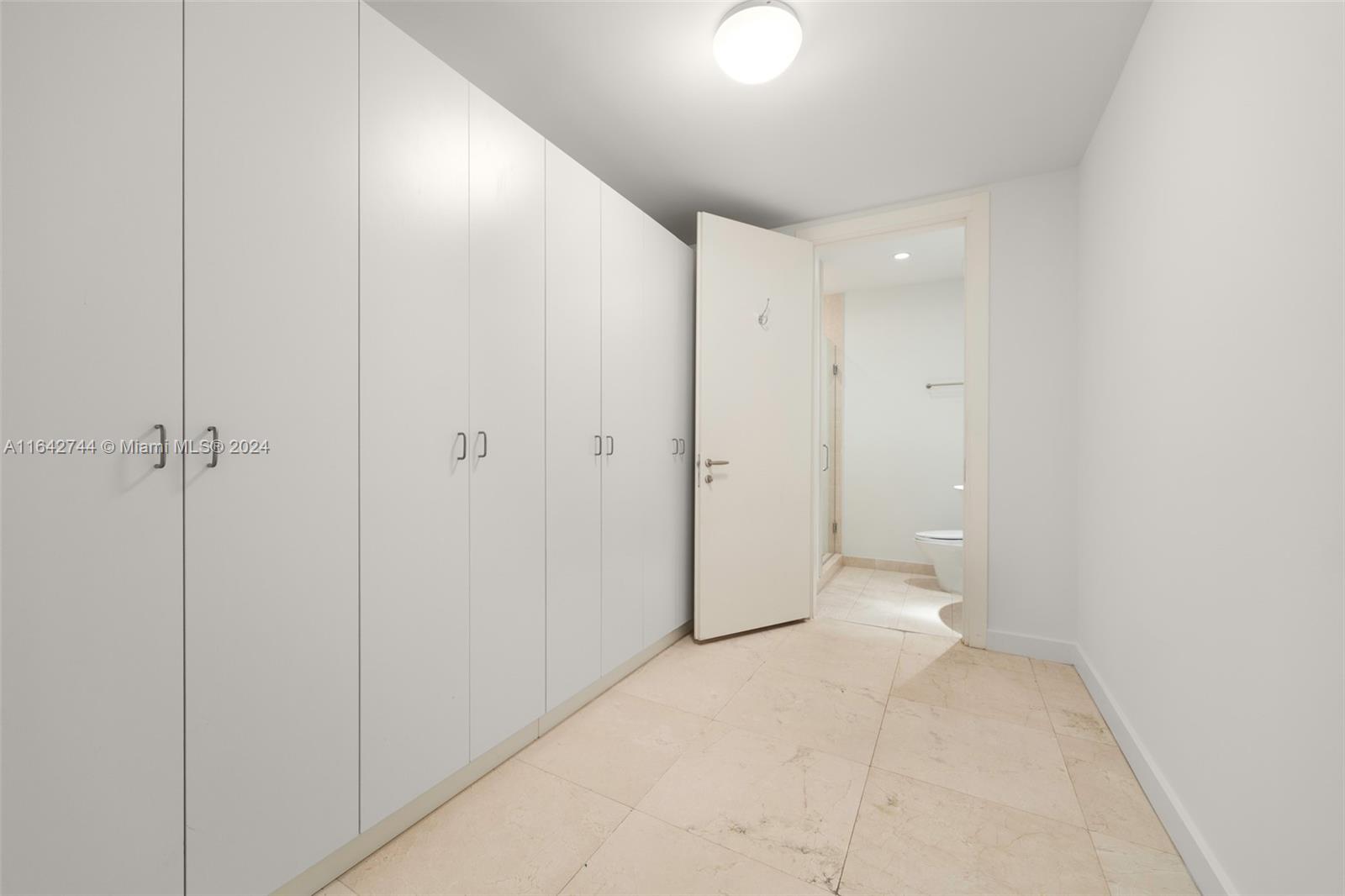 GROVENOR HOUSE CONDO - Residential