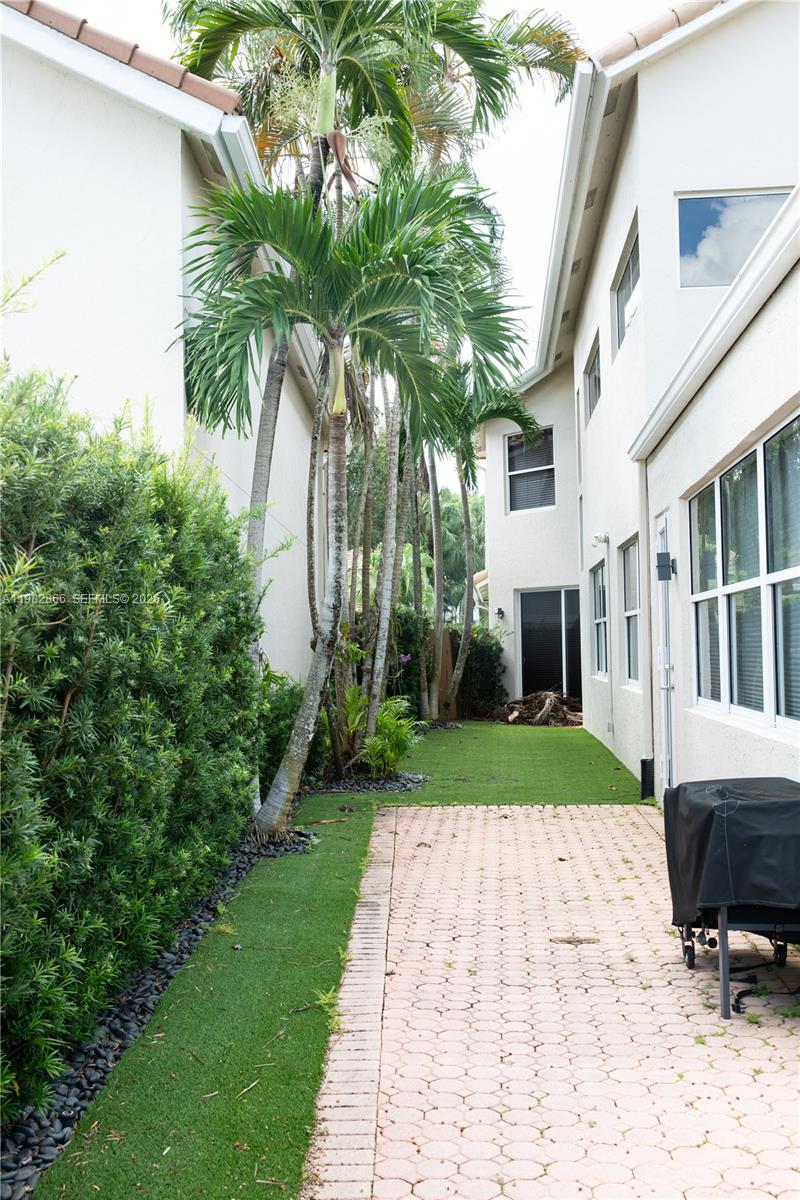 BANYANS OF ARVIDA COUNTRY - Residential Lease