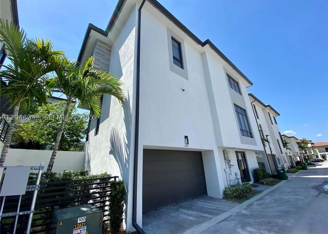 8256 NW 48th ter