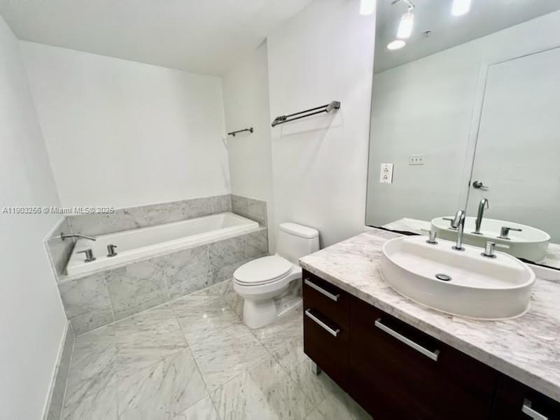 VIZCAYNE NORTH CONDO - Residential Lease