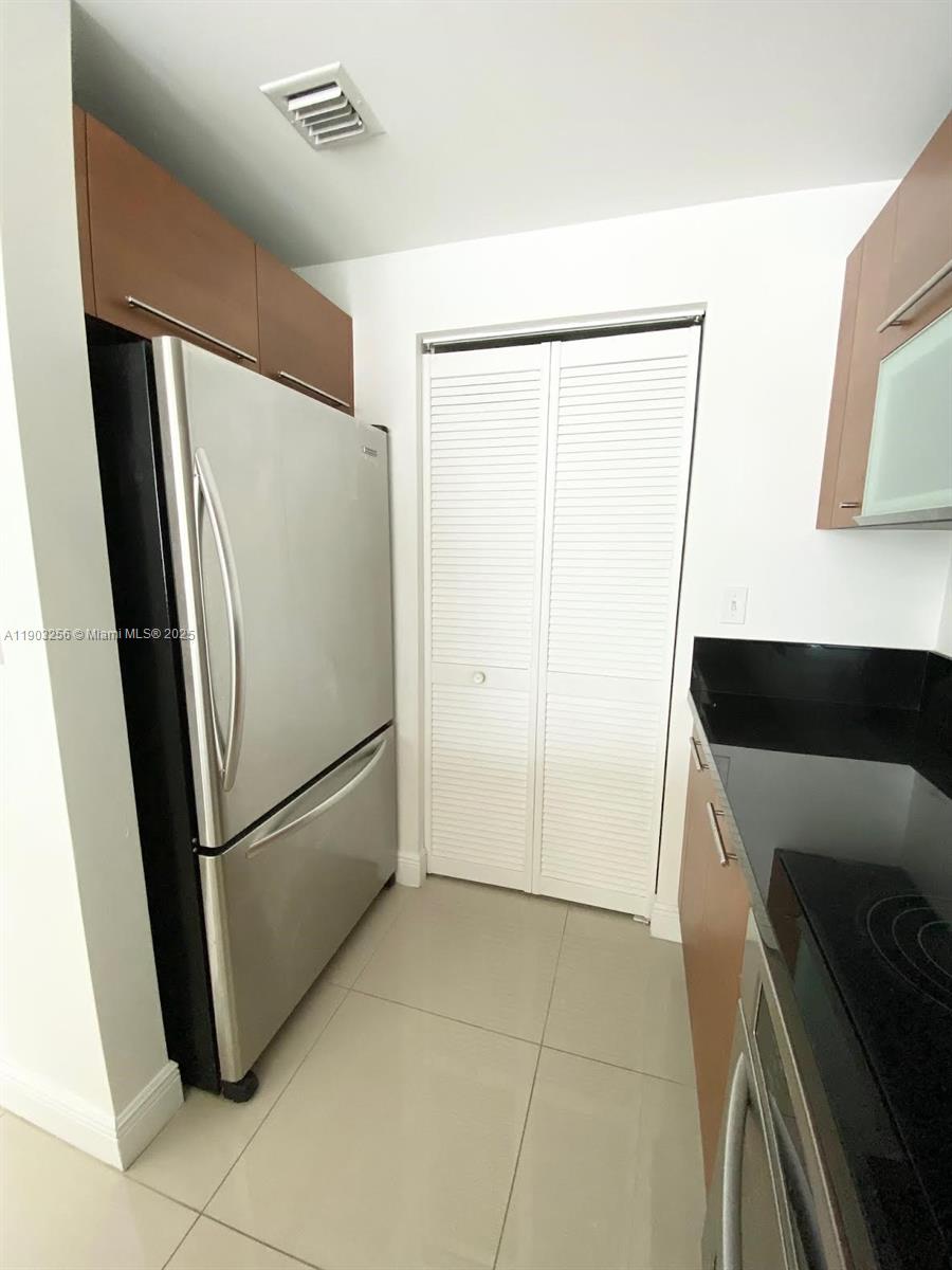 VIZCAYNE NORTH CONDO - Residential Lease