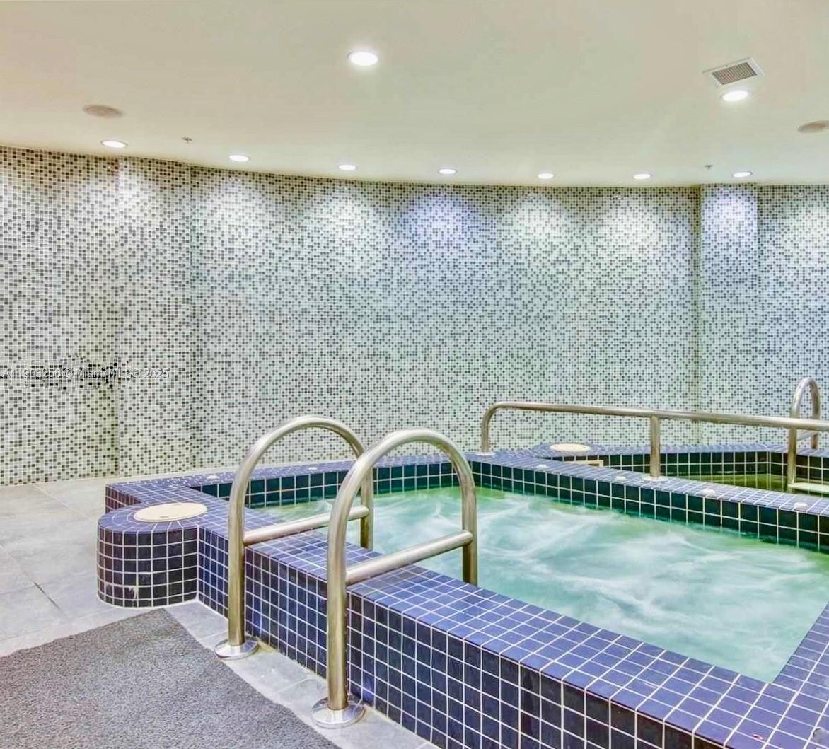 VIZCAYNE NORTH CONDO - Residential Lease