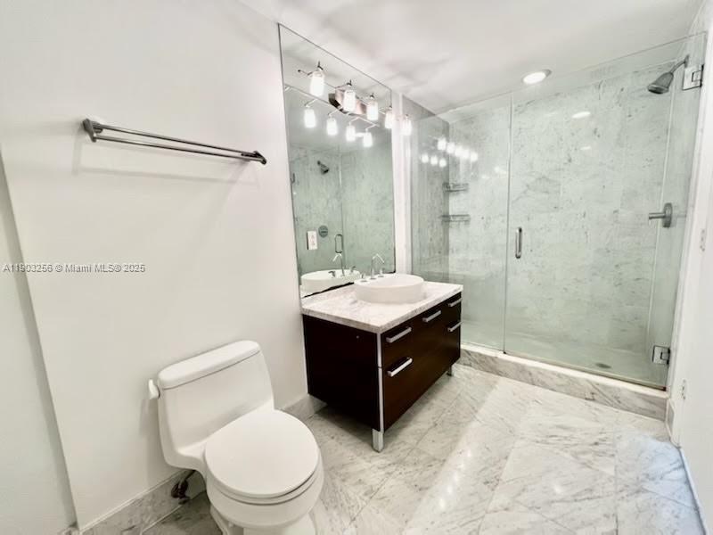 VIZCAYNE NORTH CONDO - Residential Lease