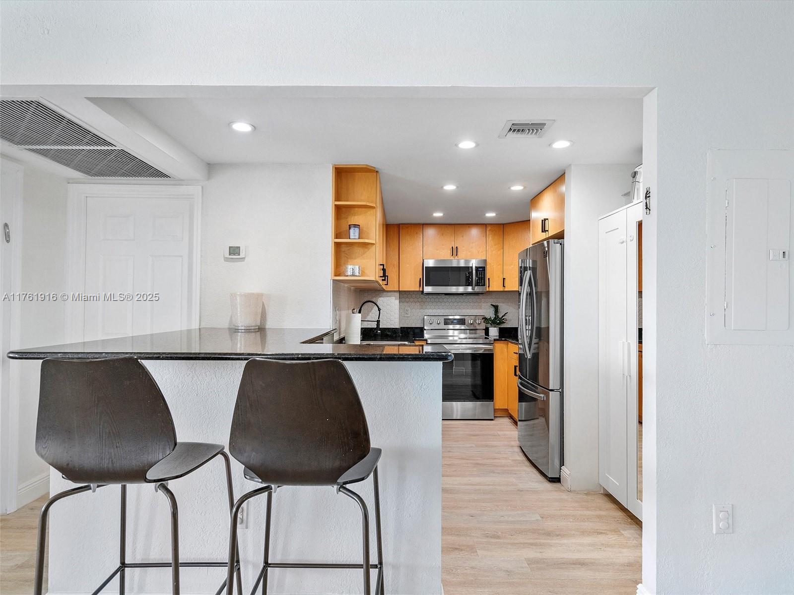 10350 W Bay Harbor Dr 4H